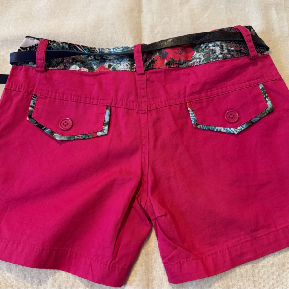 Pink Cargo Shorts with Sturdy Fabric and Casual Style